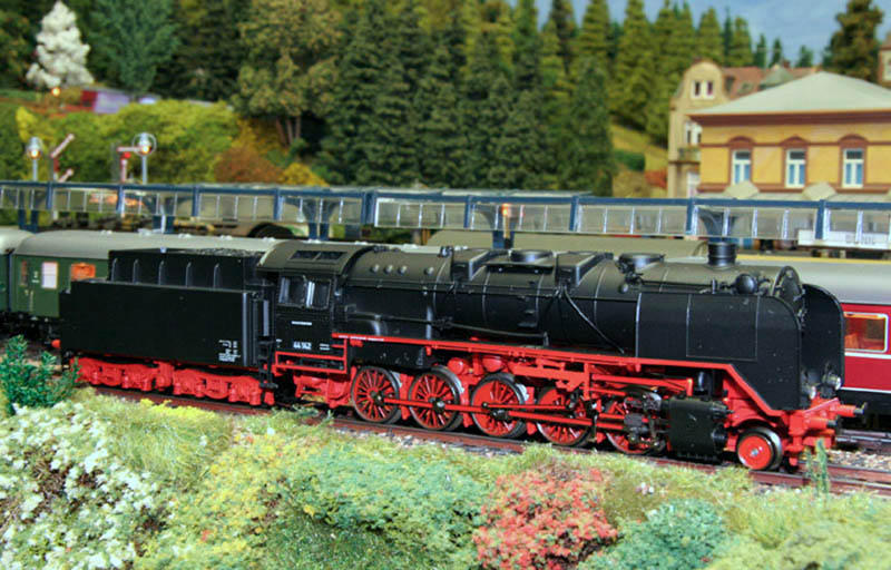 Class 44 - black with large smokedeflectors (type Wagner) (17-08-2005)