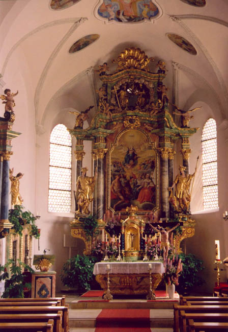 Fiss. Interior of the church (04-07-2004).